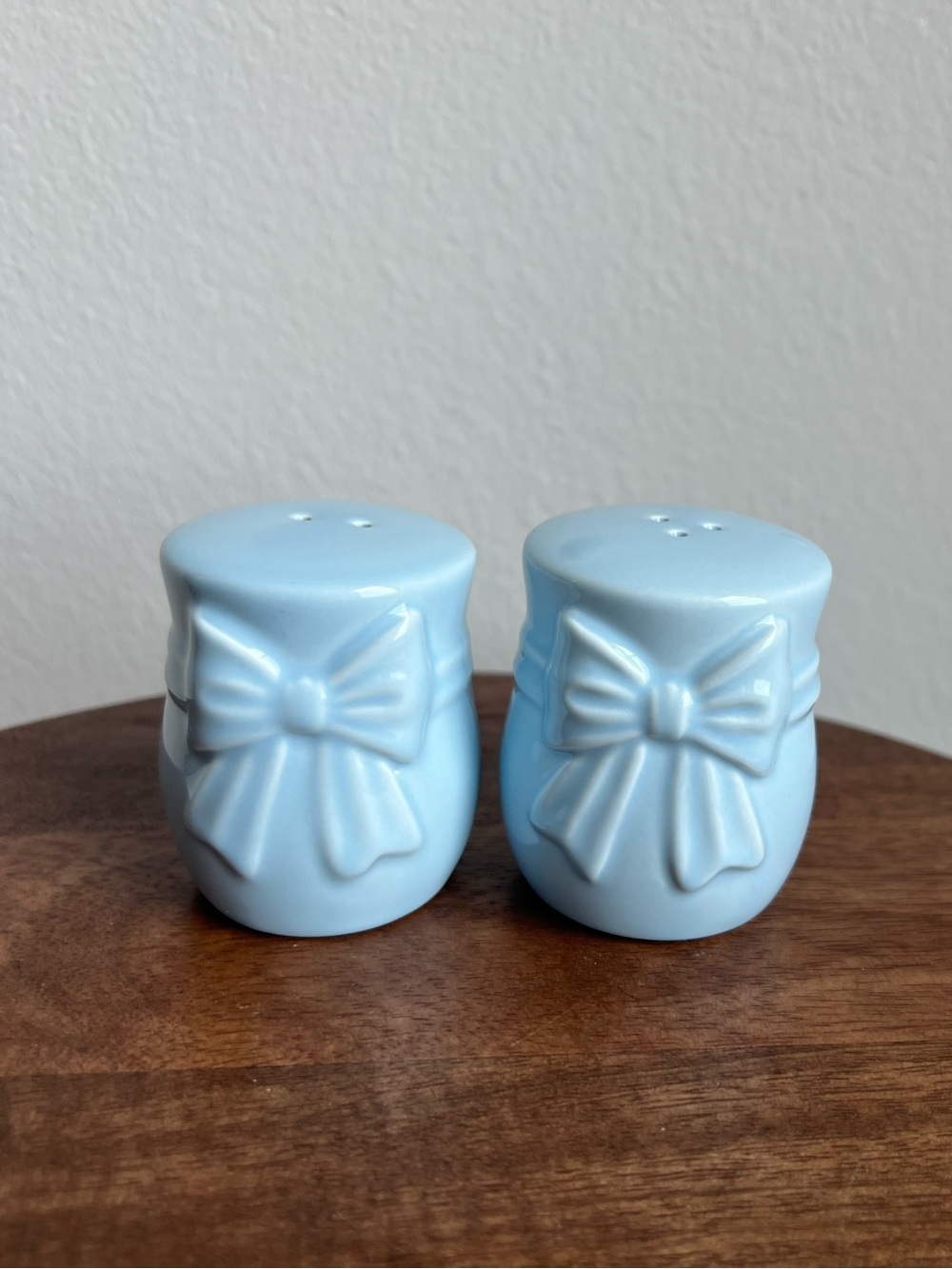 New Blue Embossed Bow Salt & Pepper Shakers
